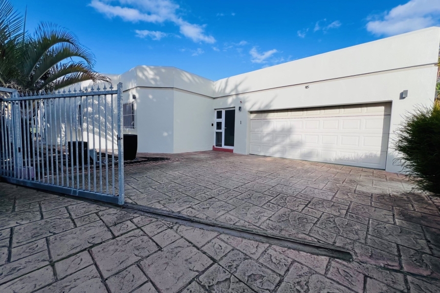 To Let 4 Bedroom Property for Rent in Parow Golf Course Western Cape